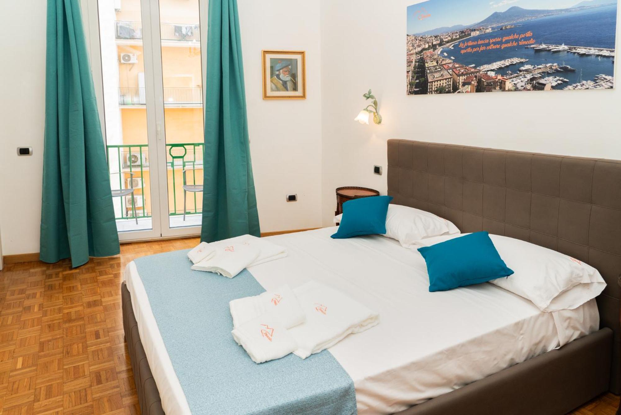 Suite Cervantes Naples Exterior photo