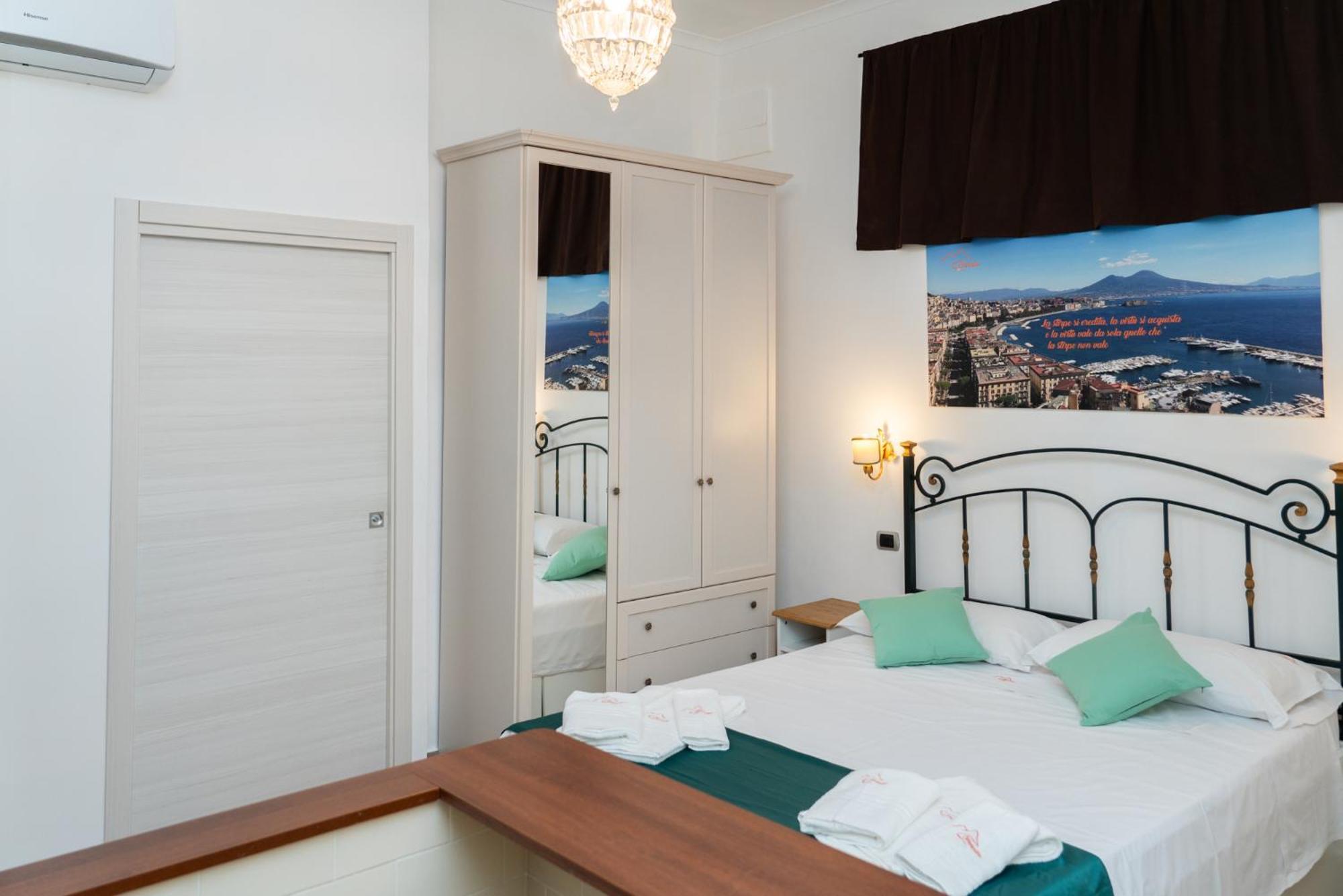 Suite Cervantes Naples Exterior photo