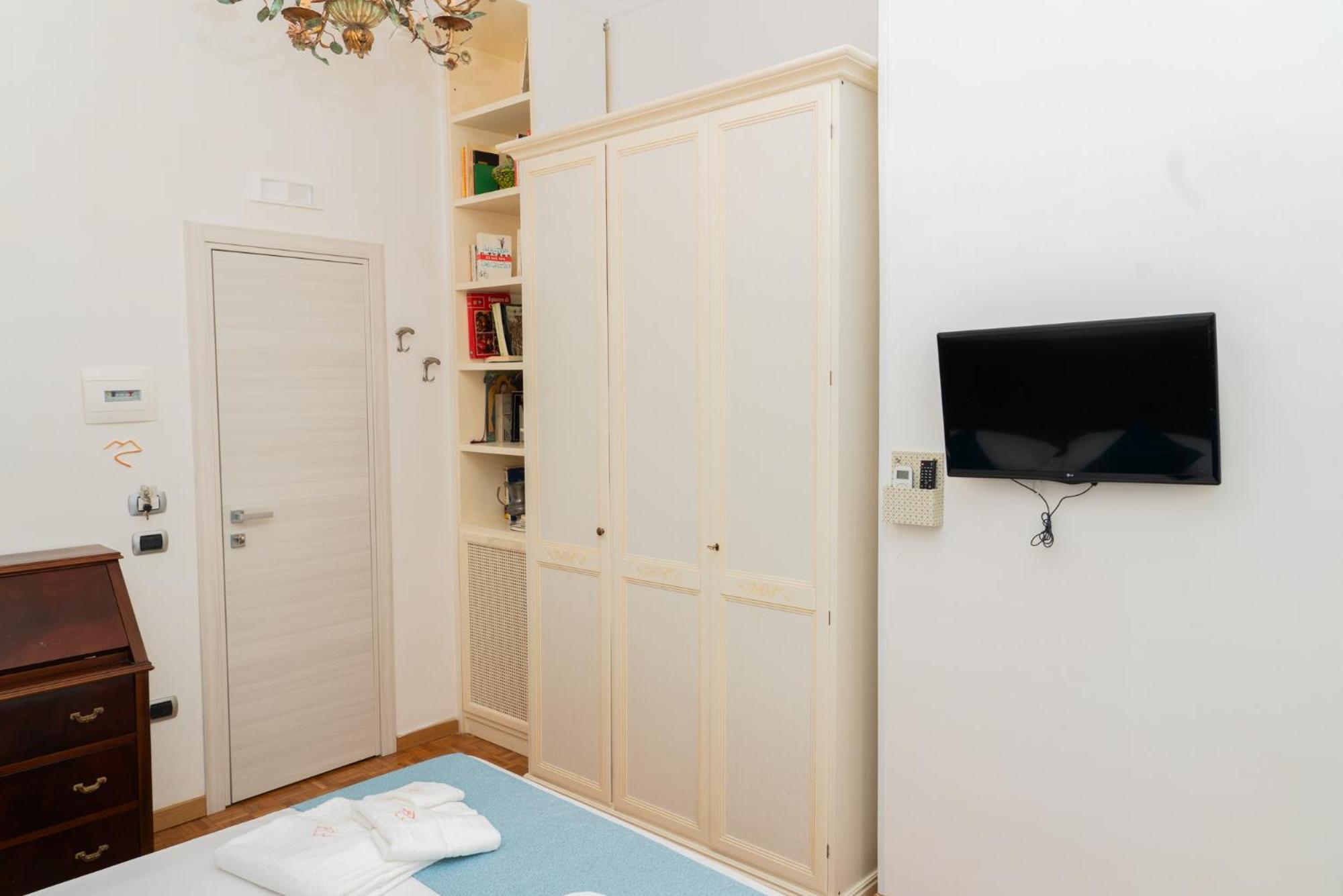 Suite Cervantes Naples Exterior photo