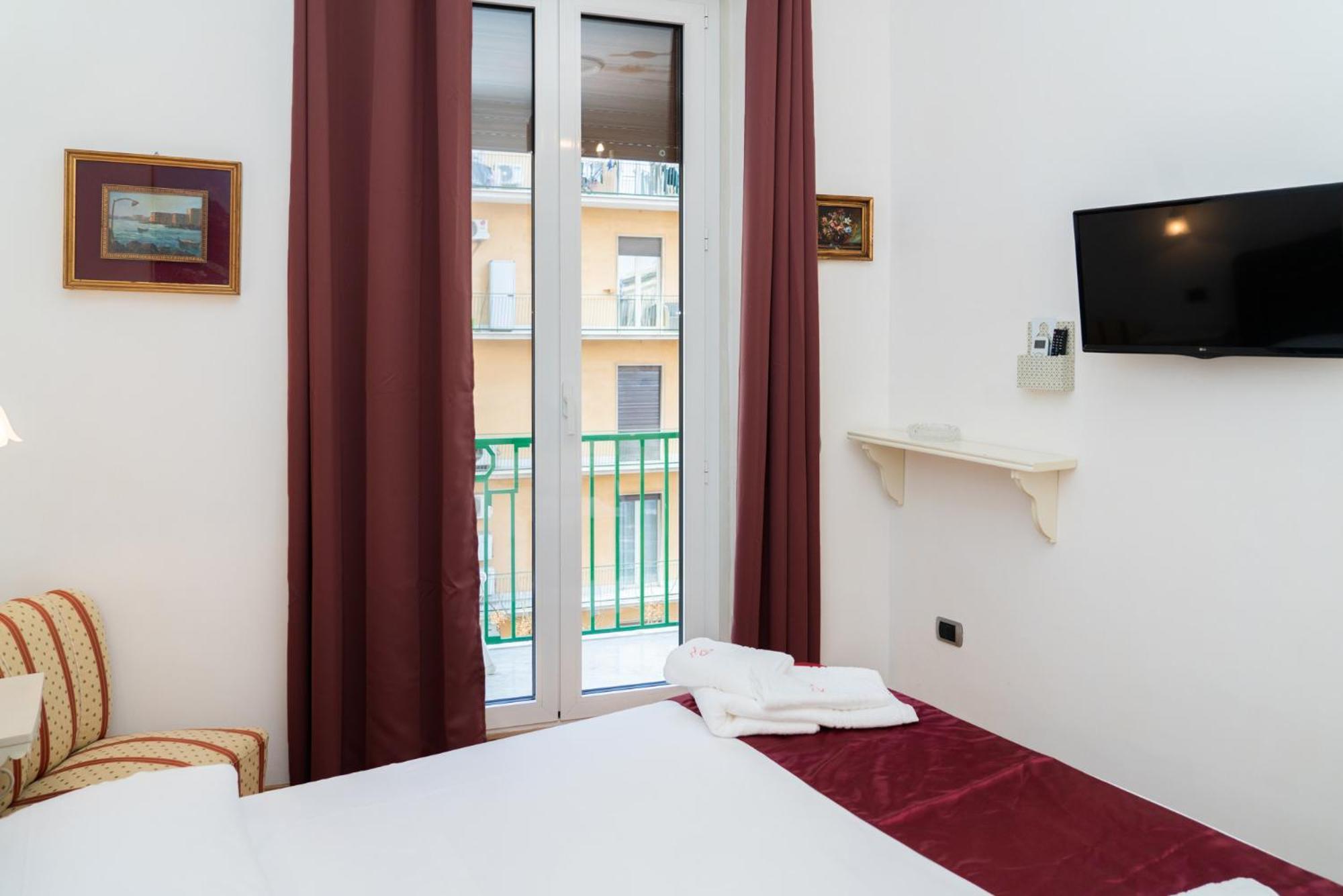 Suite Cervantes Naples Exterior photo